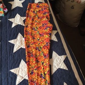 Lularoe leggings size tc (approx 18-22)
